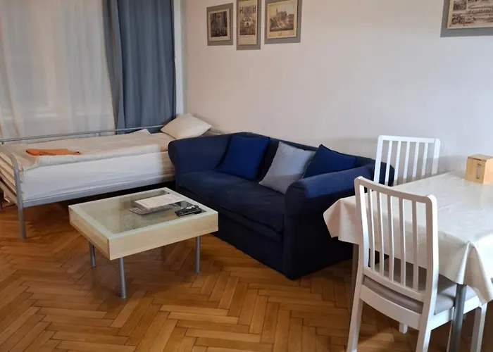 Coronation Apartment *